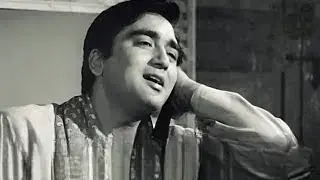 jalte haiN jis ke lie