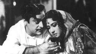 na jaao saiyaaN chhuRaa ke baiyaaN